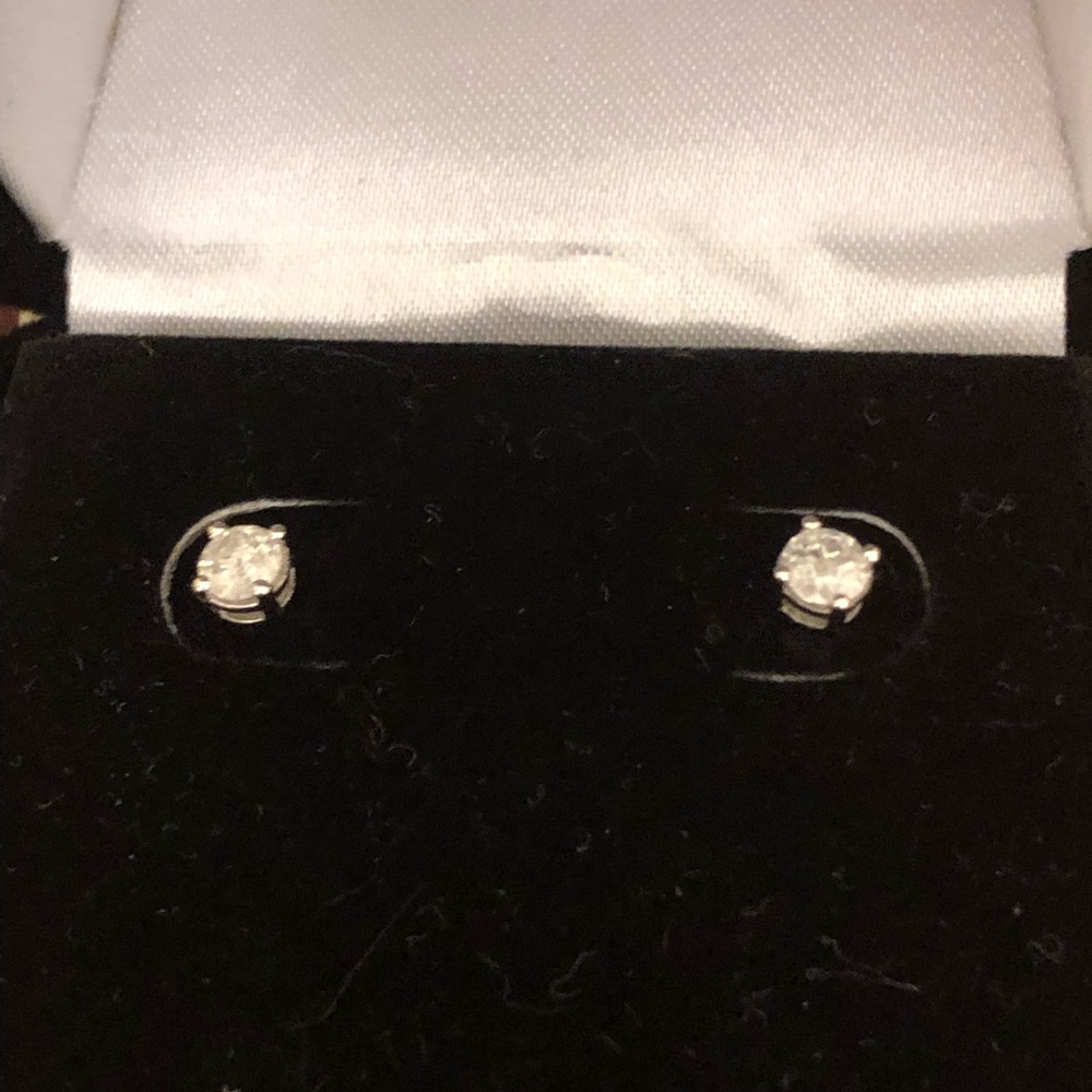 3/8 cttw Diamond Gold Stud